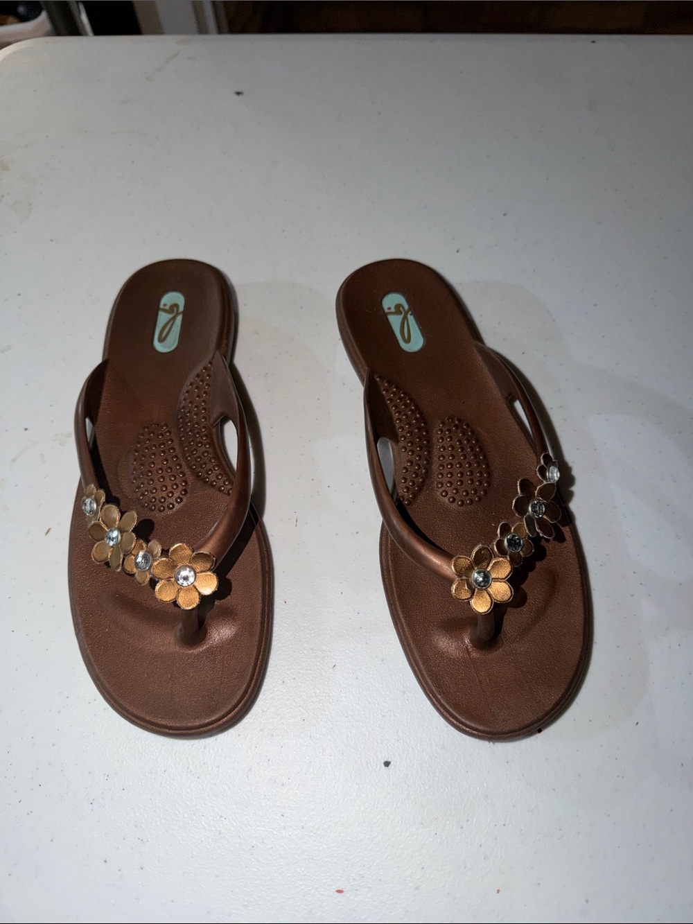OKABEE FLIP FLOPS  GOLD WITH FLOWERS SIZE S